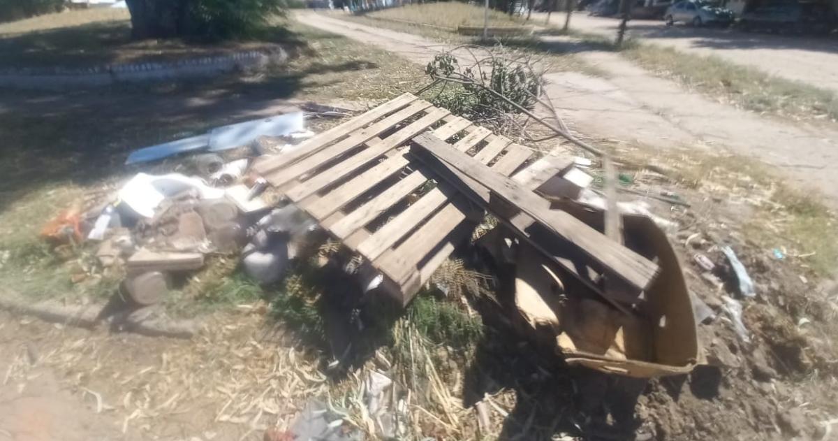 Vecinos piden por el estado de la plaza del barrio