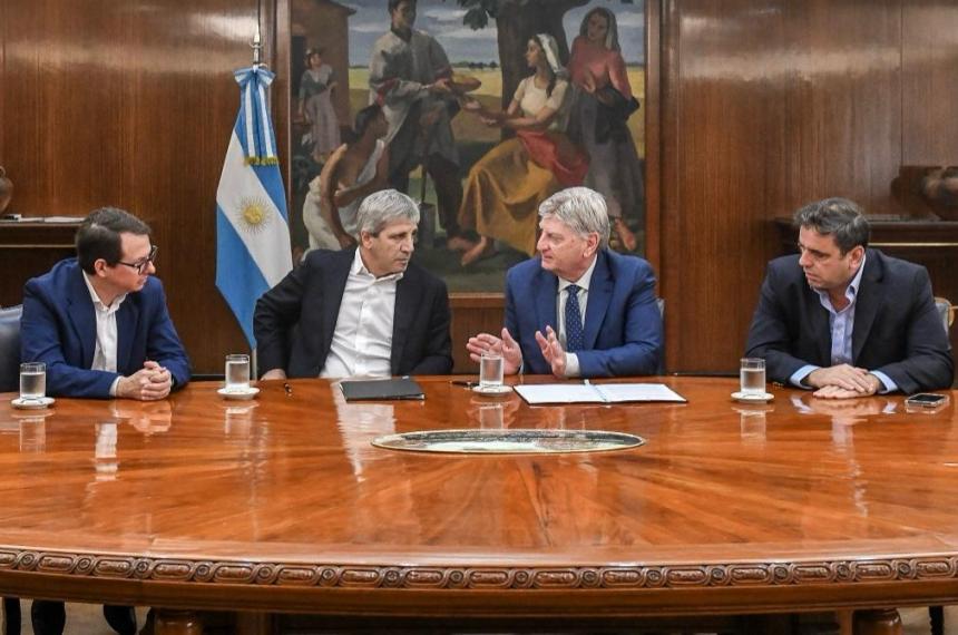 Zilioto con Caputo y funcionarios de la carte de Economía