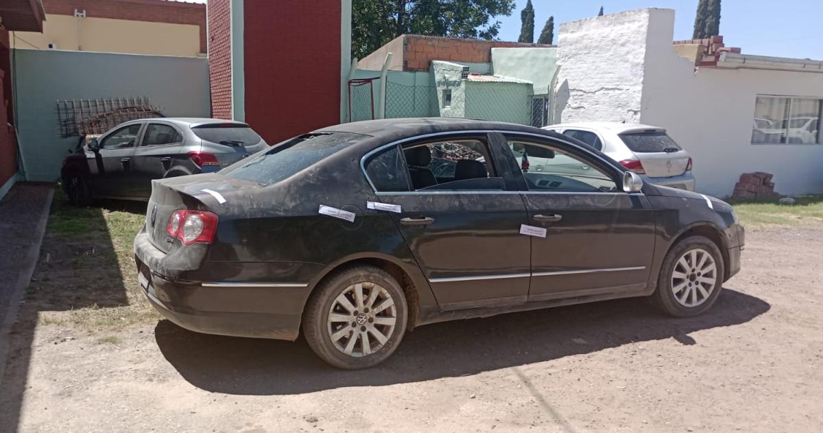 El VW Passat desde donde dispararon contra una casa del barrio Obreros de la Construcción