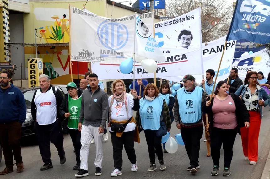 Asambleas este mieacutercoles en reclamo de recomposicioacuten salarial y pago del bono