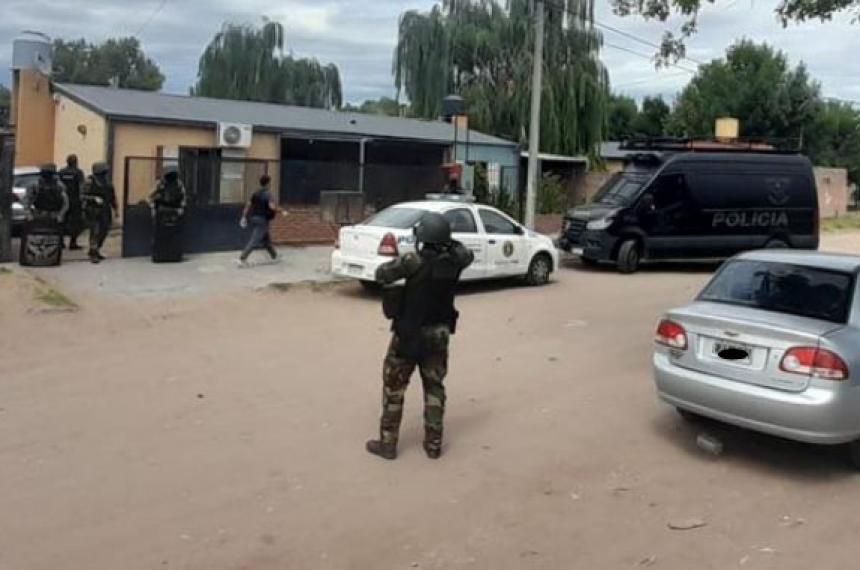 Uno de los allanamientos realizados por la policía en Santa Rosa