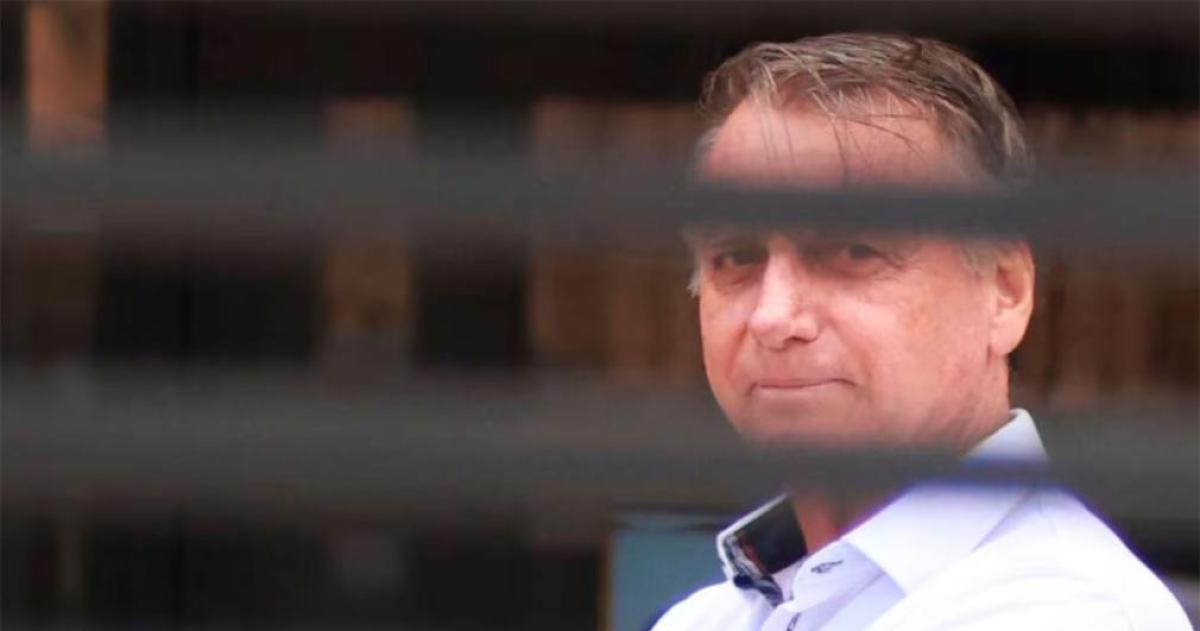 Jair Bolsonaro sufrioacute un traumatismo leve tras caerse por un ataque de hipo