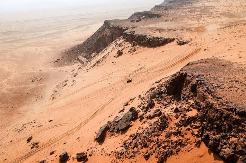 En la inmensidad de las montañas sauditas el pampeano por los primeros puestos