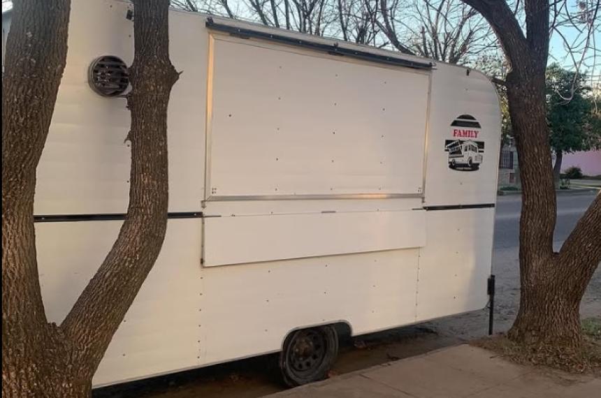 El puesto de comidas est� ubicado en calles 36 y 27 de General Pico