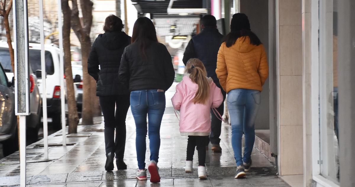 Tras la lluvia ingresoacute un frente friacuteo- se espera un marcado descenso de la temperatura
