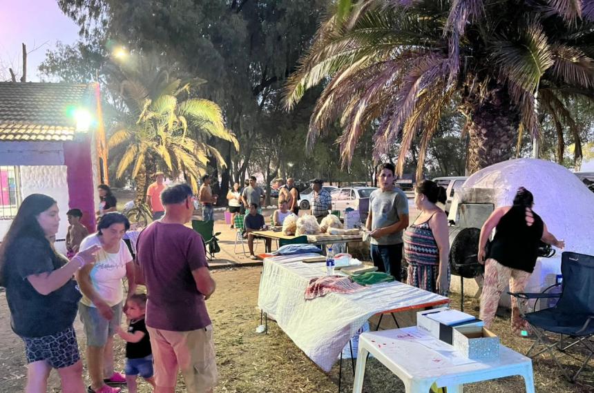 Castex lanza Nochecitas de viernes en el Polideportivo municipal con artistas locales y cantina