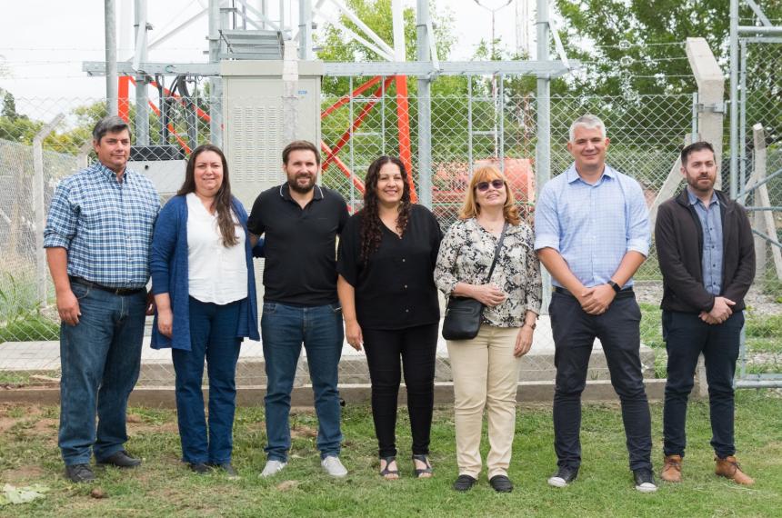 Autoridades provinciales locales y de la empresa Claro estuvieron en la inauguración de la antena