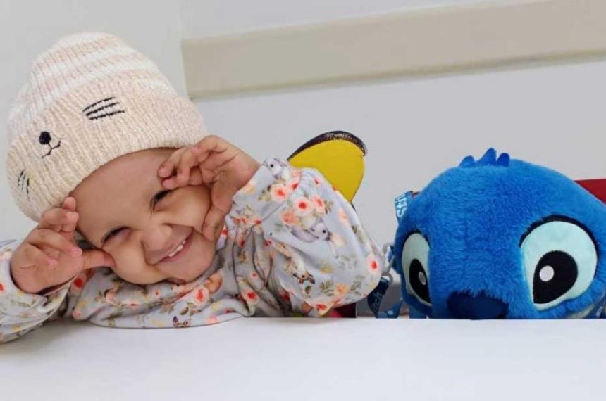 Ámbar Su�rez de 2 años continua su tratamiento en Londres