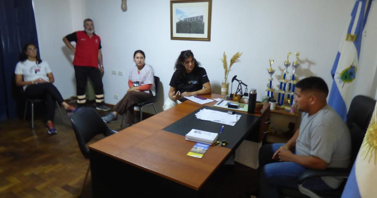 El intendente Rebolledo con el personal del CODES