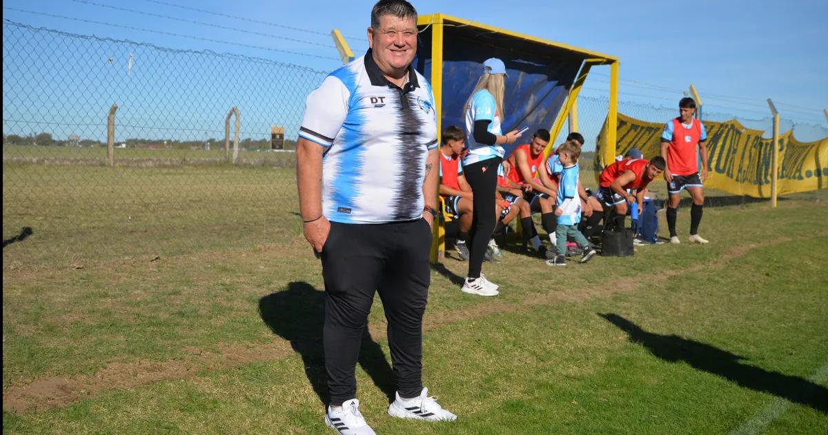 El laureado entrenador continuar� al frente de la UD Campos de General Acha