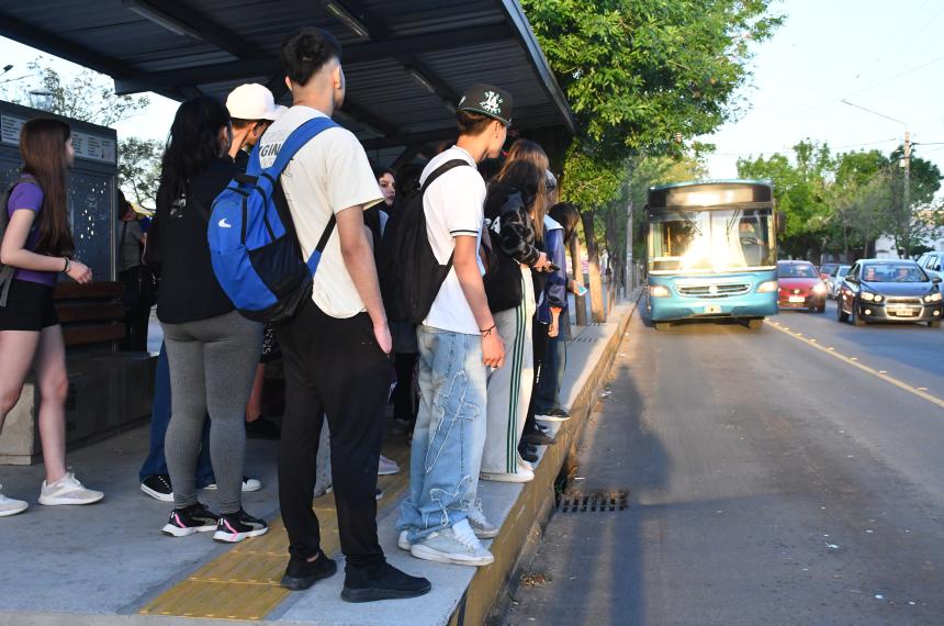 La SUBE pasa de mano en mano seg�n quién necesite viajar m�s barato