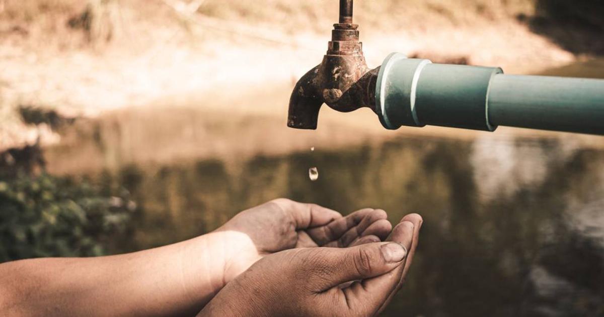 Falta de agua en el barrio Los Hornos- repararon una bomba elevadora