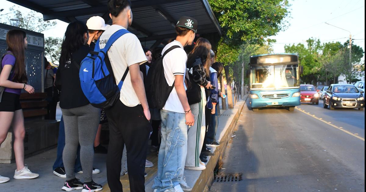 La SUBE pasa de mano en mano seg�n quién necesite viajar m�s barato