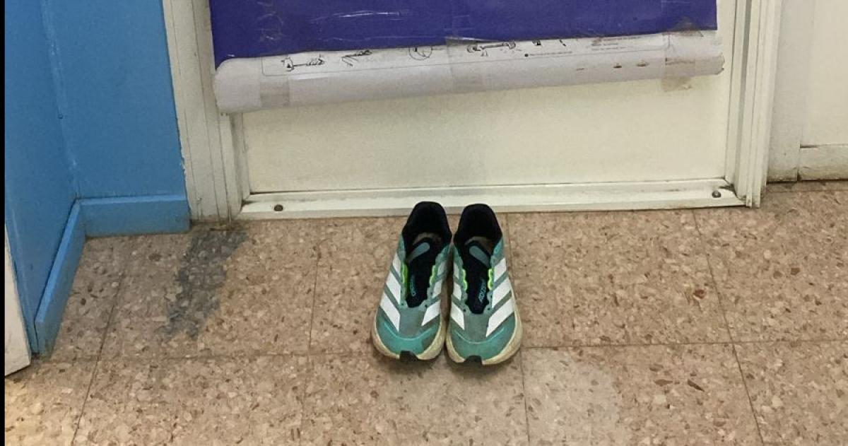 Las zapatillas Adidas modelo Boston celestes y blancas Las robó un joven con varios antecedentes an