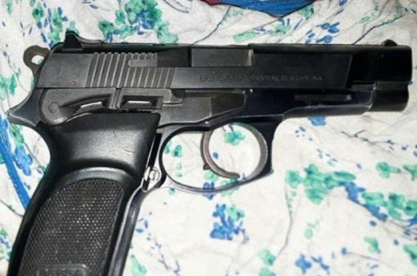 El arma fue secuestrada tras dos allanamientos en Pico