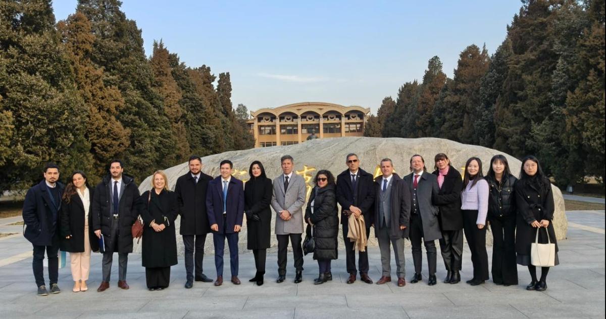 Ardohain participoacute de una visita institucional a China para fortalecer viacutenculos comerciales