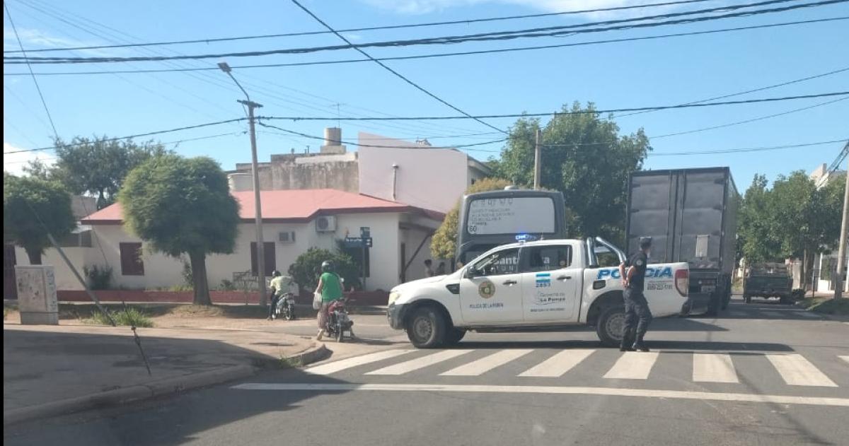El micro y el camión térmico chocaron en forma lateral