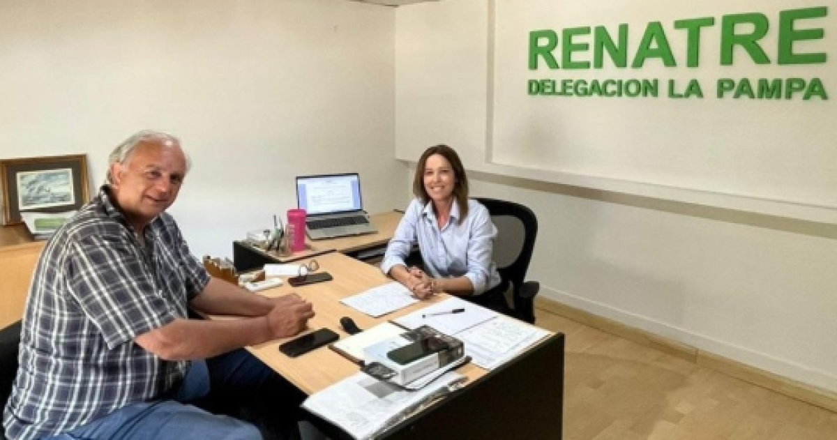 Se reunieron la delegada provincial del RENATRE María Celeste Echenique y un referente del espacio de formación agropecuaria de la Asociación Sociedad Rural de General Pico