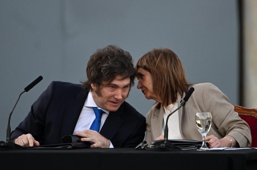 El presidente Javier Milei junto a la senadora Patricia Bullrich