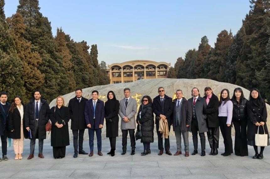 Poleacutemica por el viaje de Ardohain a China- cuestionamientos poliacuteticos y diplomaacuteticos