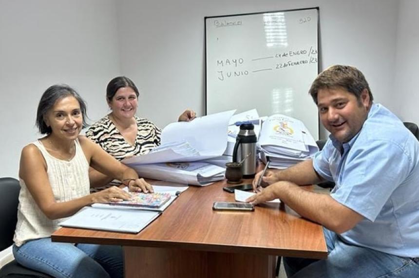 Francisco Tassone intendente de Quem� Quem� con parte de su equipo