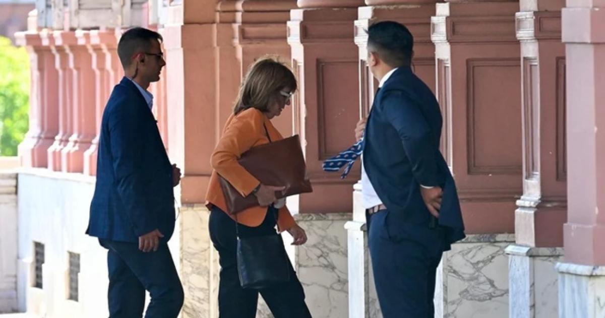 La senadora Patricia Bullrich fue de las primeras en llegar a Casa Rosada