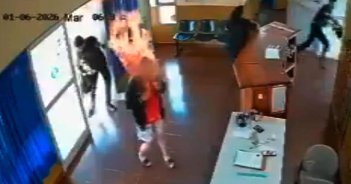 Misiones- murioacute la mujer que se prendioacute fuego en una comisariacutea tras la detencioacuten de su hijo