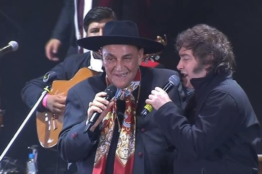 El presidente le pidió cantar una canción al folclorista