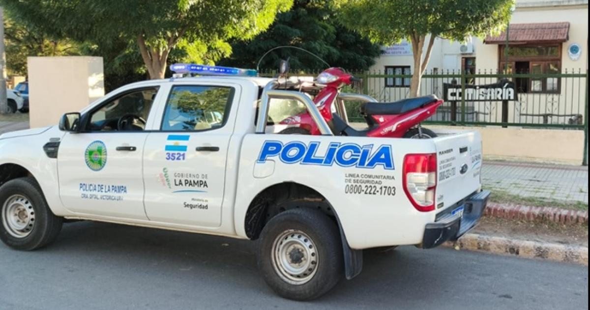 La policía de Victorica realizó un allanamiento y secuestró la moto