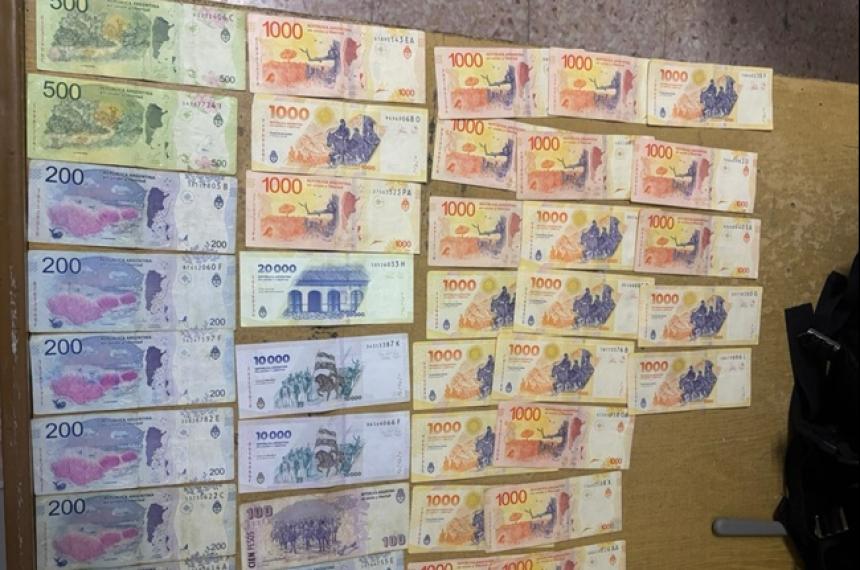 La mochila contenía ropa una riñonera y 60000 pesos en efectivo