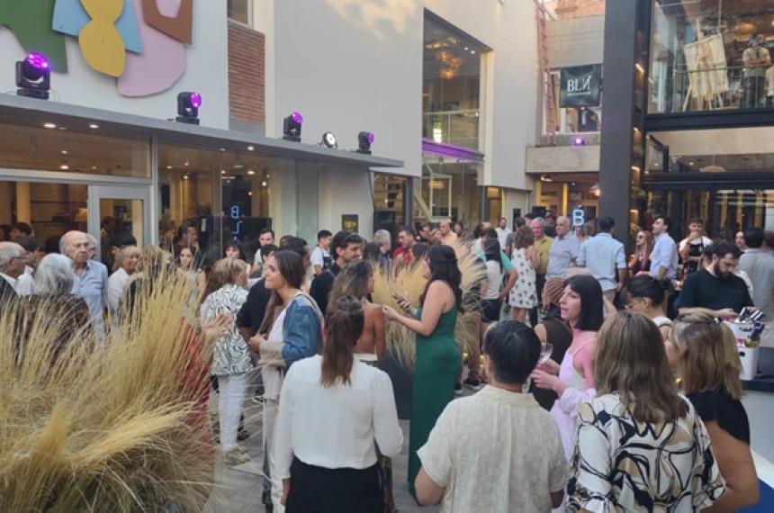 El Paseo Marinelli se encuentra sobre la calle Coronel Gil al 450