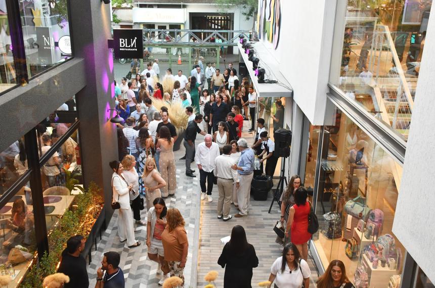 El Paseo Marinelli se encuentra sobre la calle Coronel Gil al 450