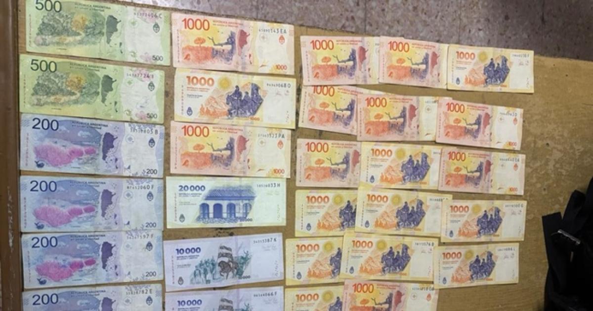 La mochila contenía ropa una riñonera y 60000 pesos en efectivo