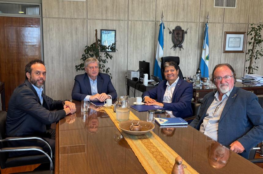 Posicioacuten sin fisuras contra la reforma laboral y tensioacuten inevitable con la Intersindical