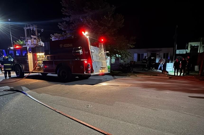 El incendio se produjo cerca de la 1 de la mañana de este lunes en Pico