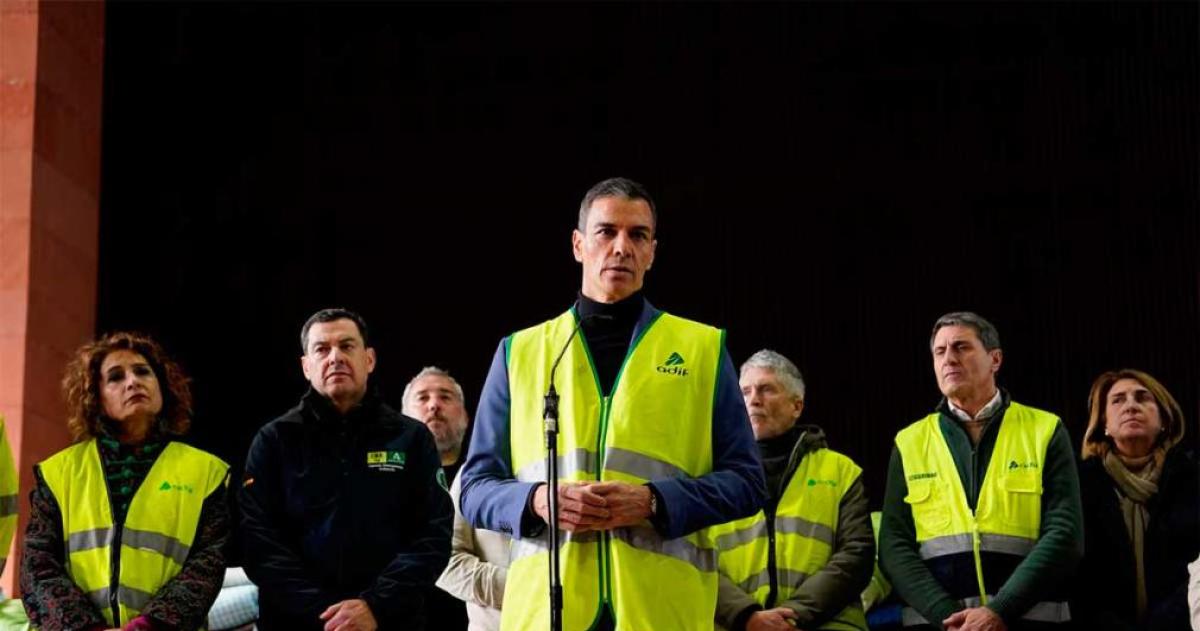 El Gobierno espantildeol descartoacute el error humano en el choque de trenes y avanza la investigacioacuten