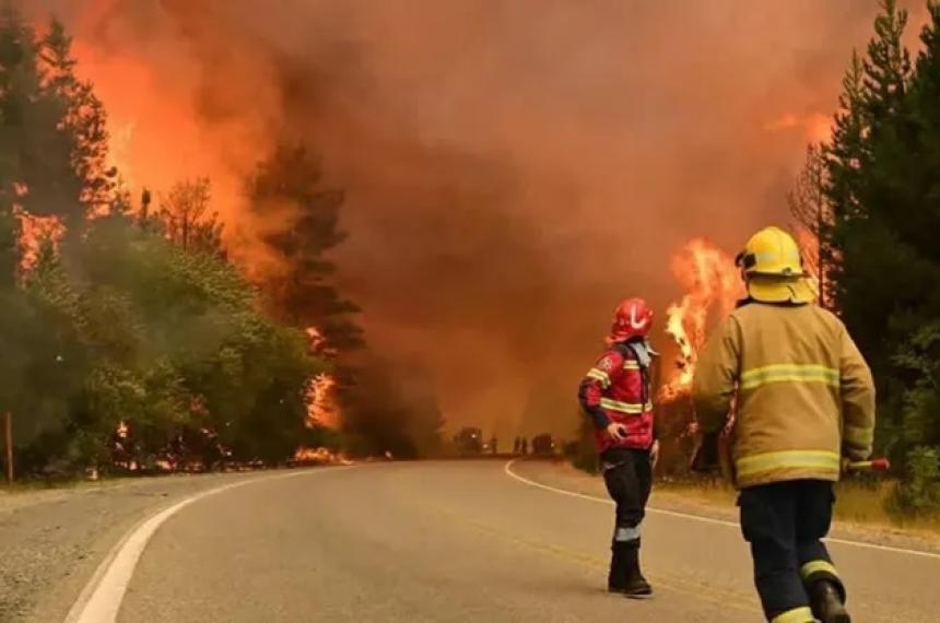 Las condiciones clim�ticas adversas favorecen la propagación de las llamas
