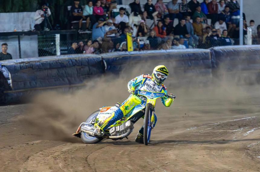 Ampugnani subioacute al podio en el Internacional