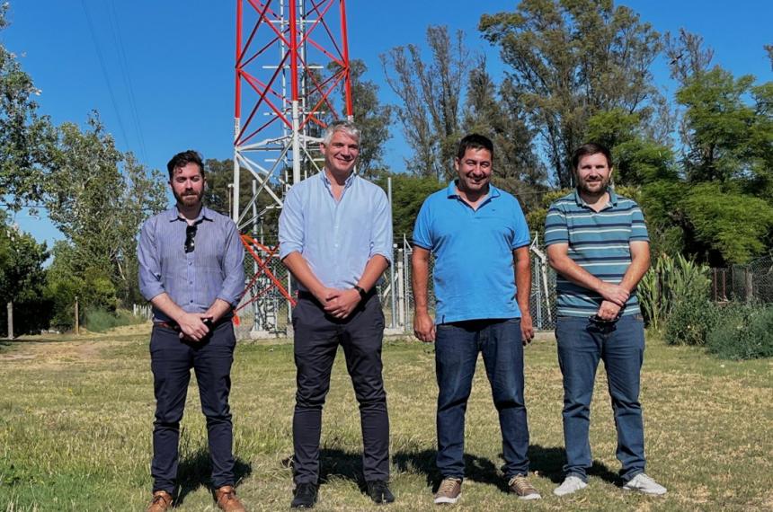 Autoridades locales y provinciales recorrieron la intalación de la antena