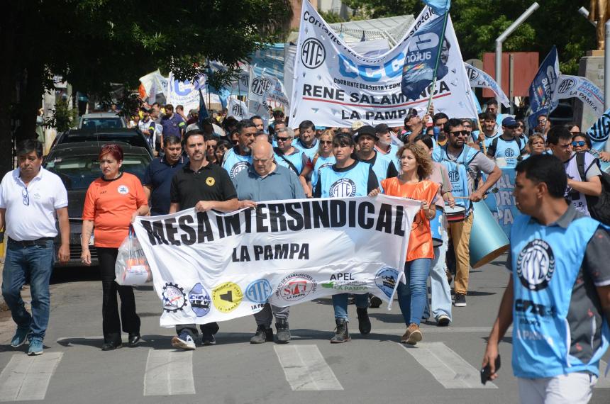 Recorridas de la Intersindical y reclamo de la reapertura urgente de paritarias
