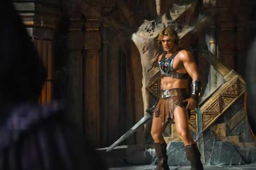 El primer adelanto de Amos del Universo revela a Nicholas Galitzine como He-Man en una épica batalla por Eternia