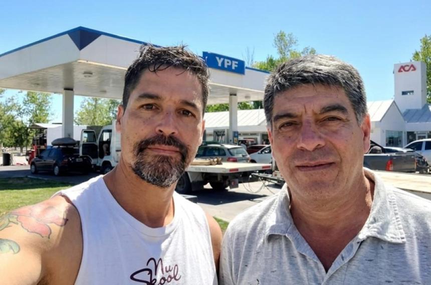 Los playeros rescatistas Hugo Orellana y Luis Villablanca