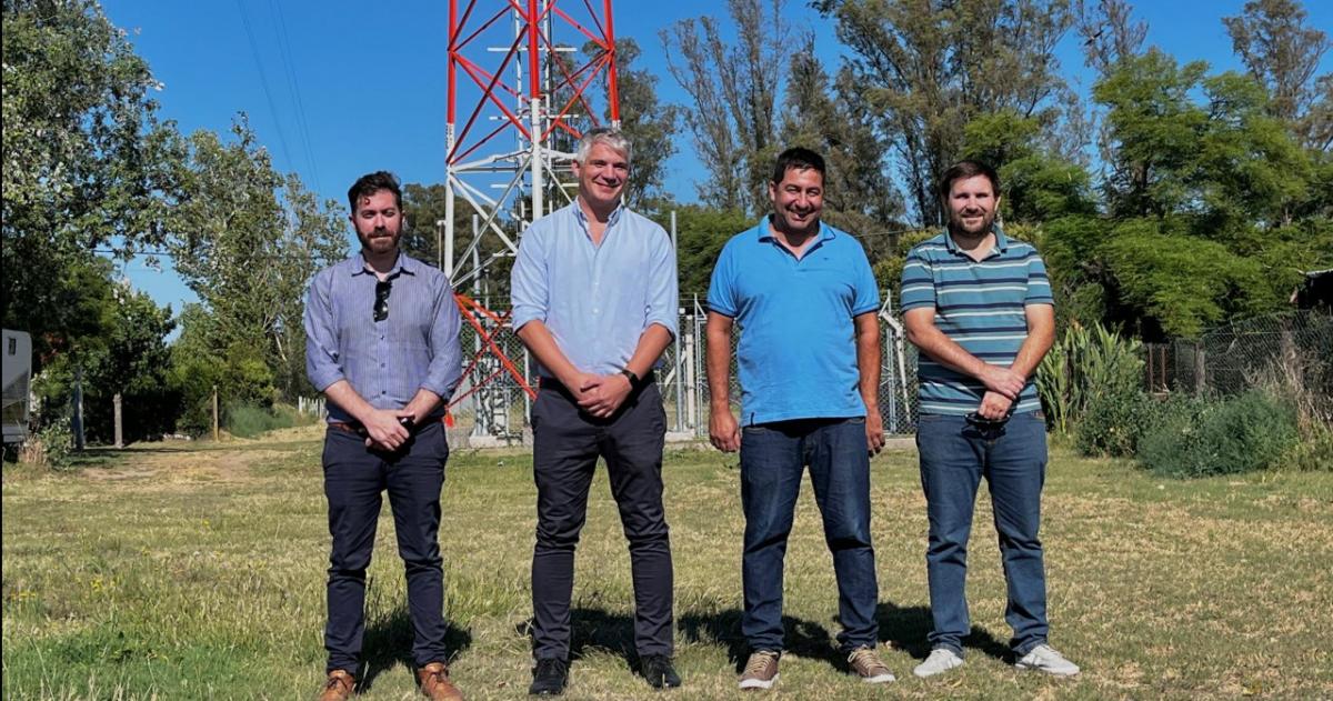 Autoridades locales y provinciales recorrieron la intalación de la antena
