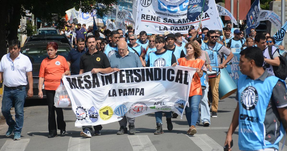 Recorridas de la Intersindical y reclamo de la reapertura urgente de paritarias