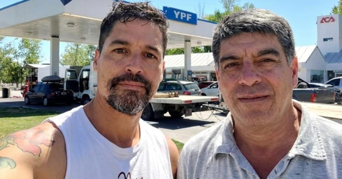 Los playeros rescatistas Hugo Orellana y Luis Villablanca