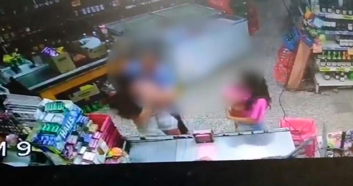 Mami me tocoacute- denunciaron por abuso al duentildeo de un supermercado en Villa Luzuriaga
