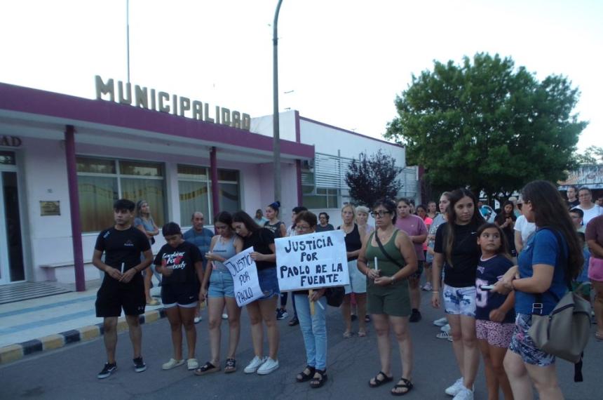Familiares y amigos del joven fallecido reclamaron justicia en Colonia Barón