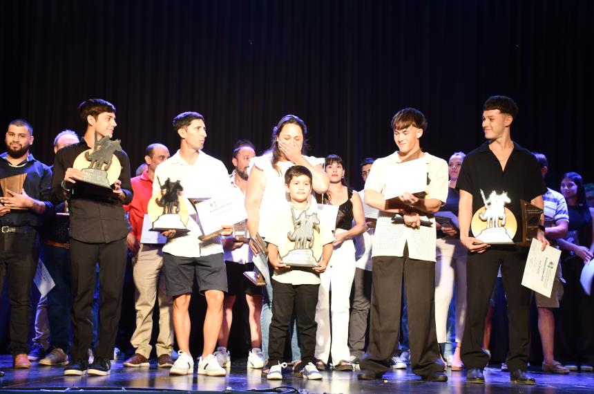 Tomaacutes Quinteros se quedoacute con el Caldeacuten de Oro 2025 en la entrega del Ciacuterculo de Periodistas Deportivos