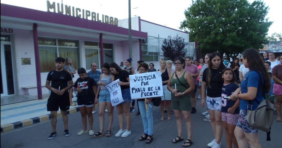 Familiares y amigos del joven fallecido reclamaron justicia en Colonia Barón