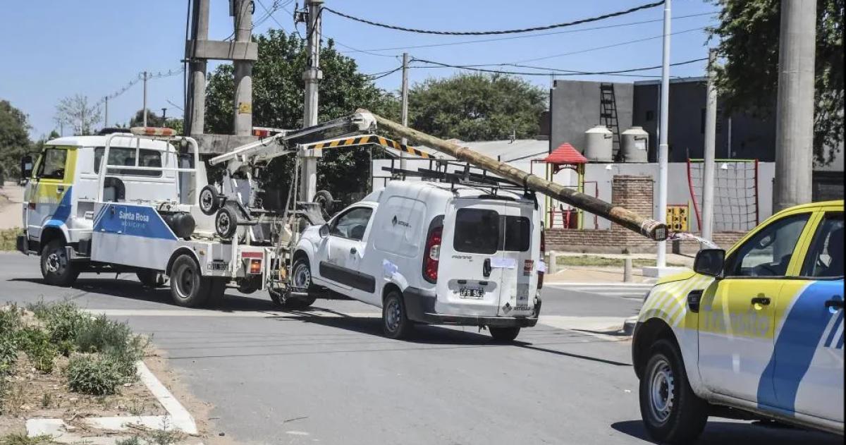 La Municipalidad labroacute 115 actas a Clariacuten y ya retiroacute 40 postes